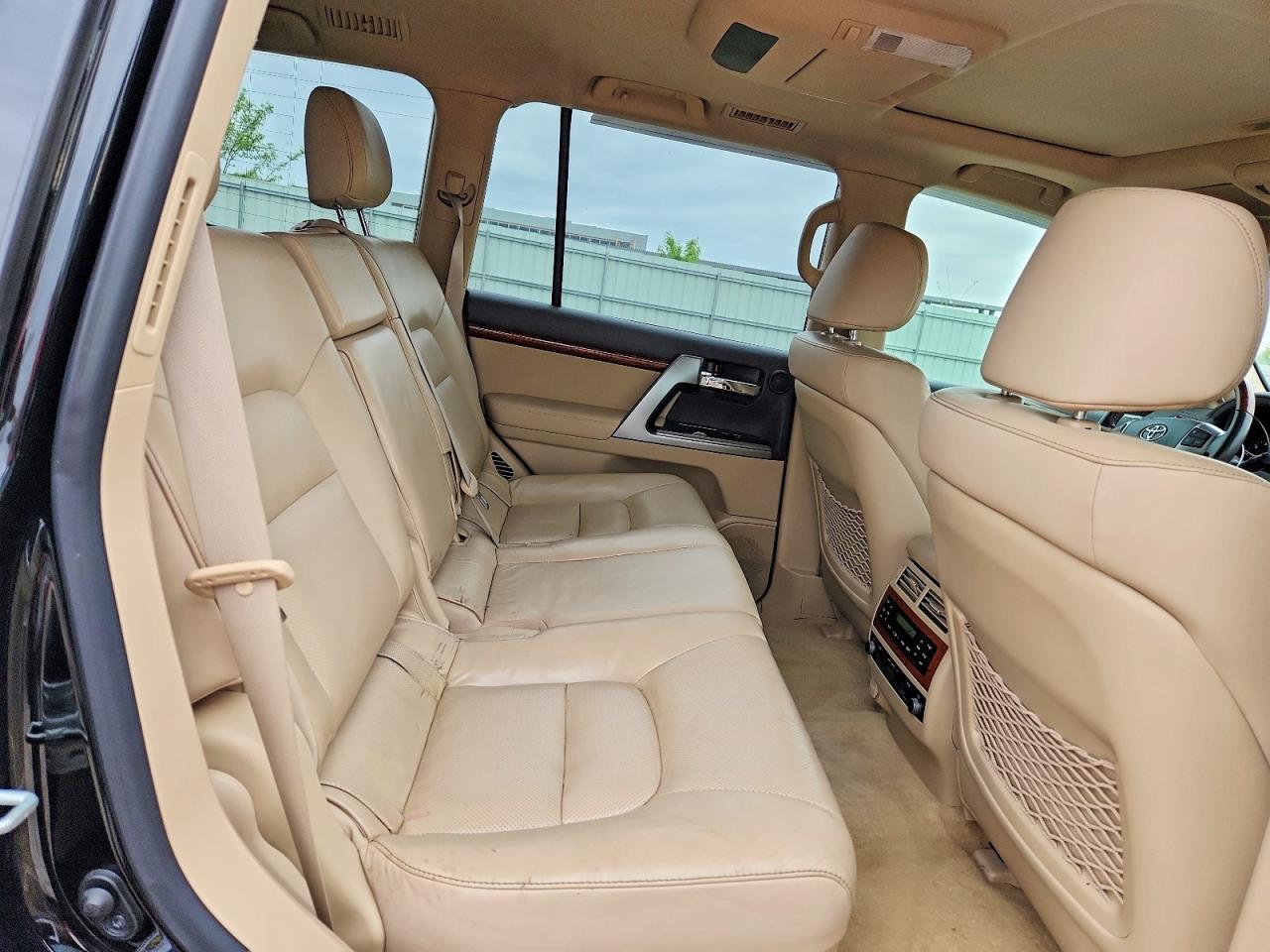 Toyota Land Cruis Base