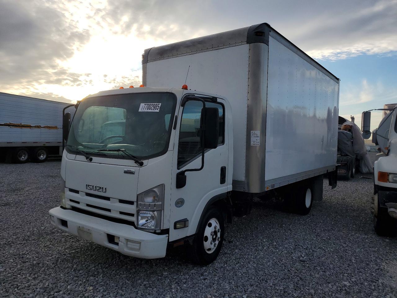 Salvage Isuzu Npr Image