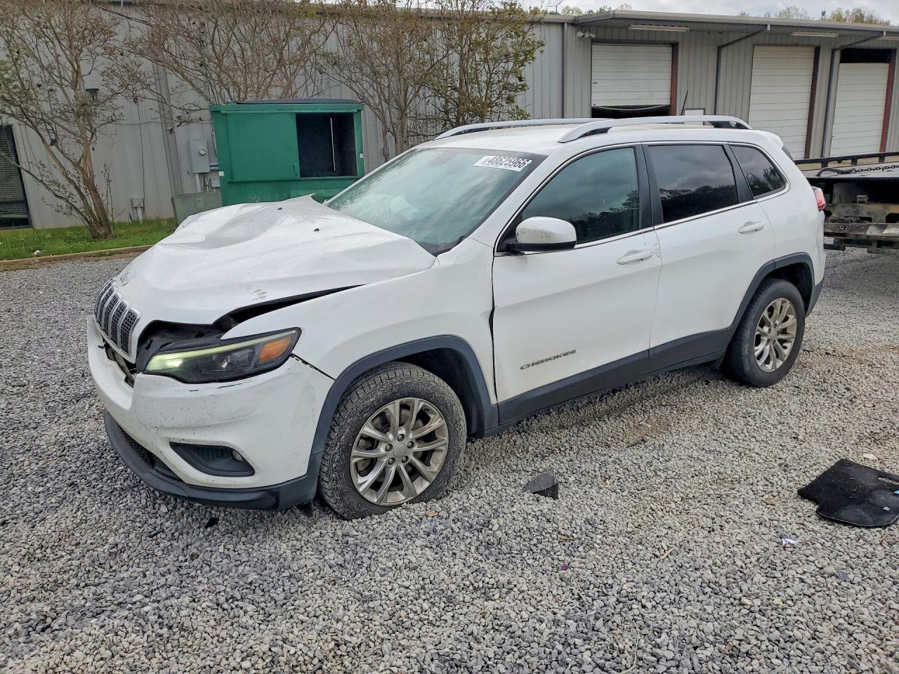Salvage Jeep Cherokee Image