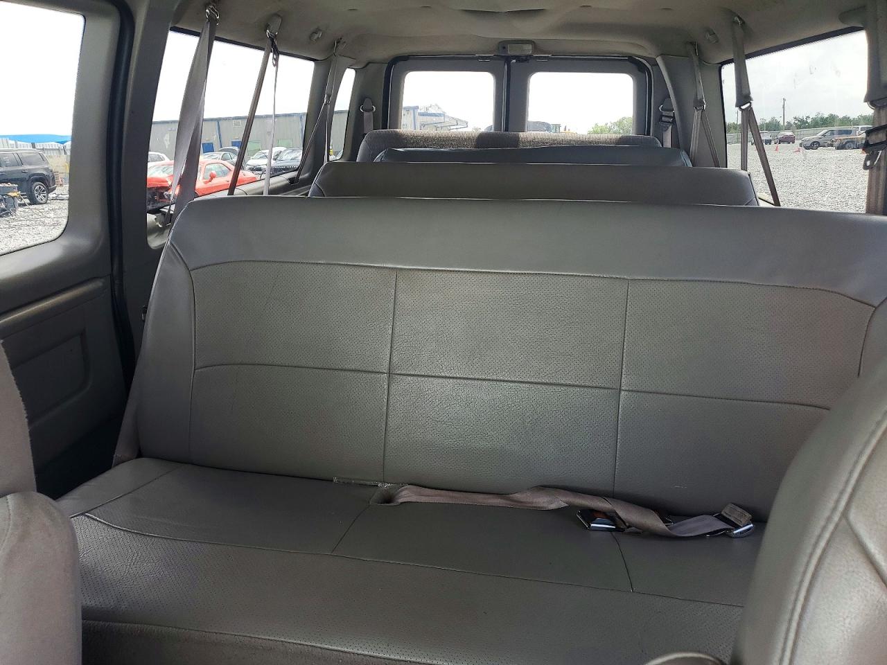 Ford Econoline E350 Super Duty Wagon