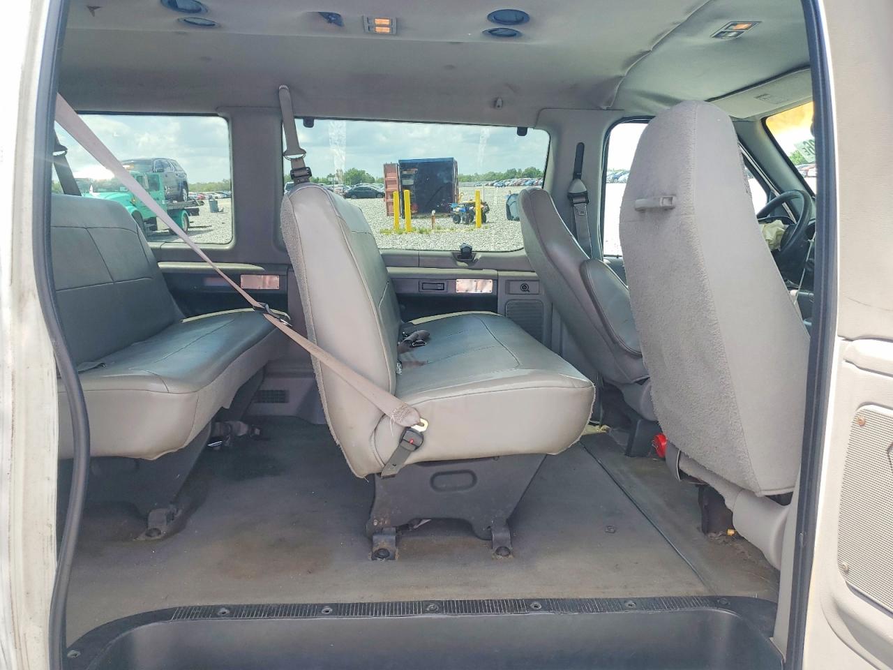 Ford Econoline E350 Super Duty Wagon