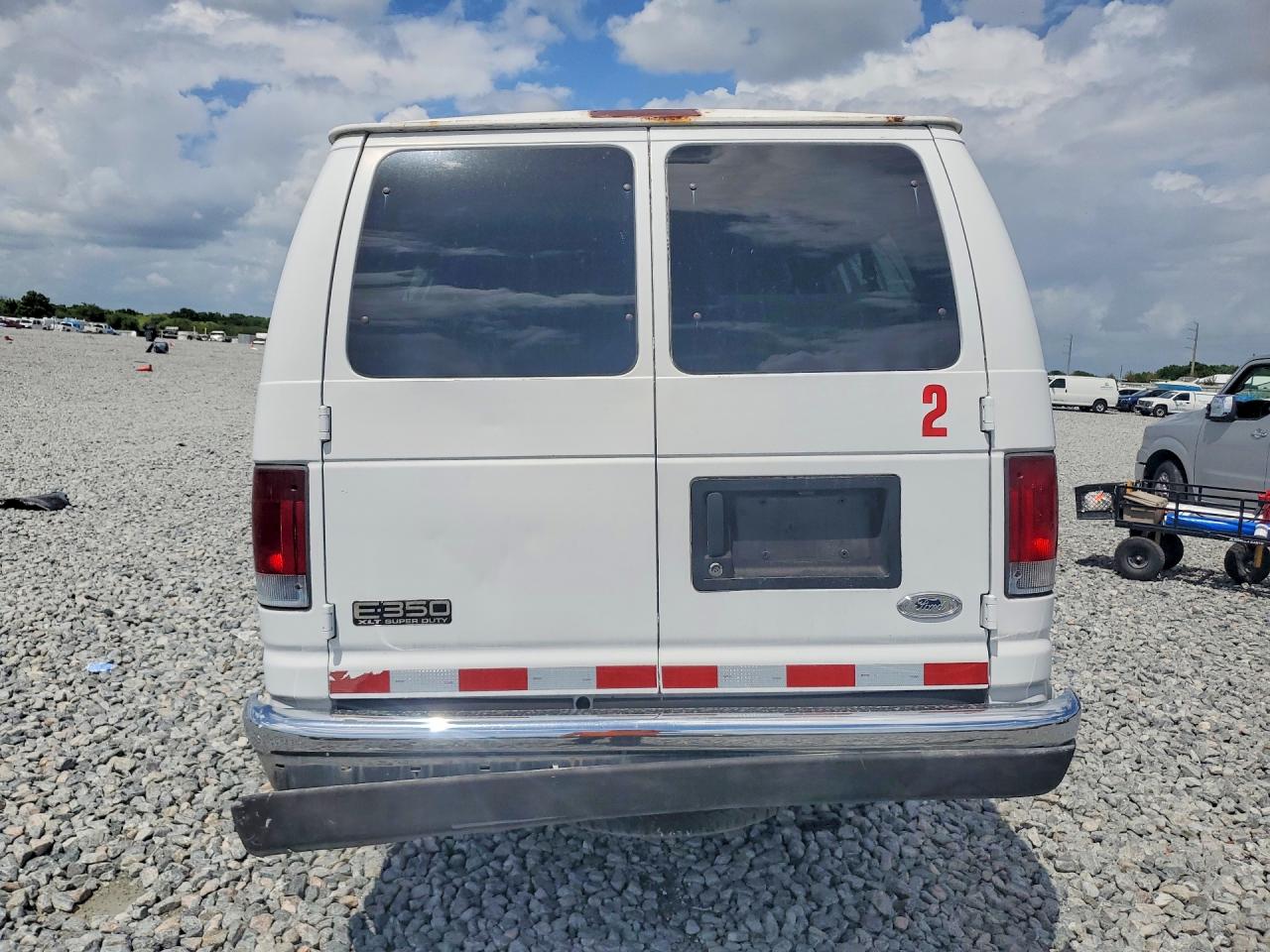 Ford Econoline E350 Super Duty Wagon