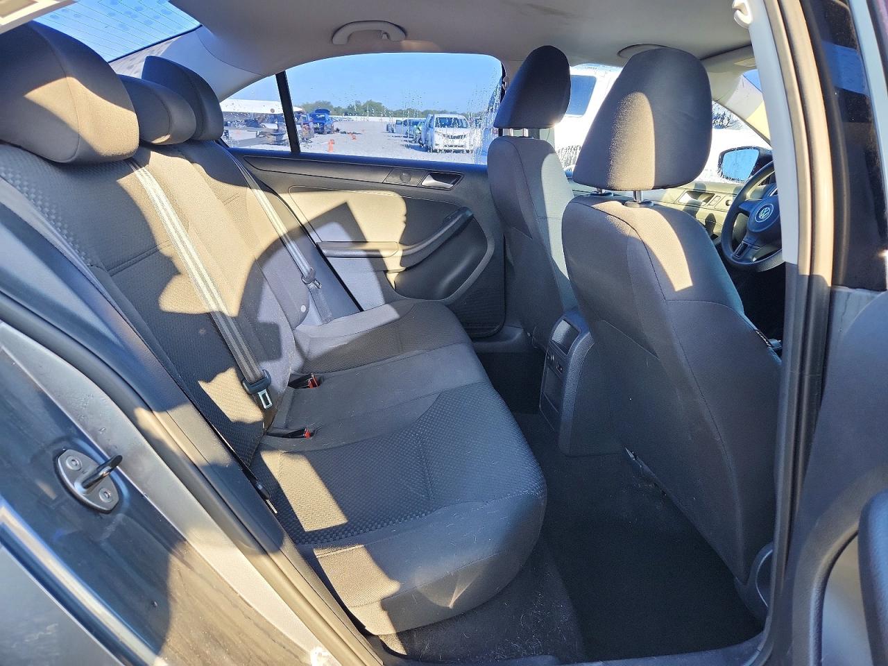 Volkswagen Jetta Base