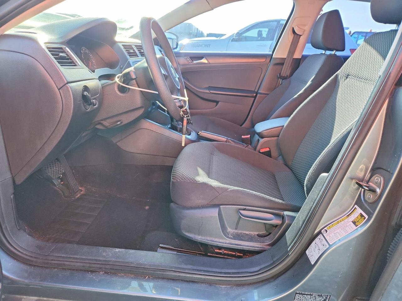 Volkswagen Jetta Base