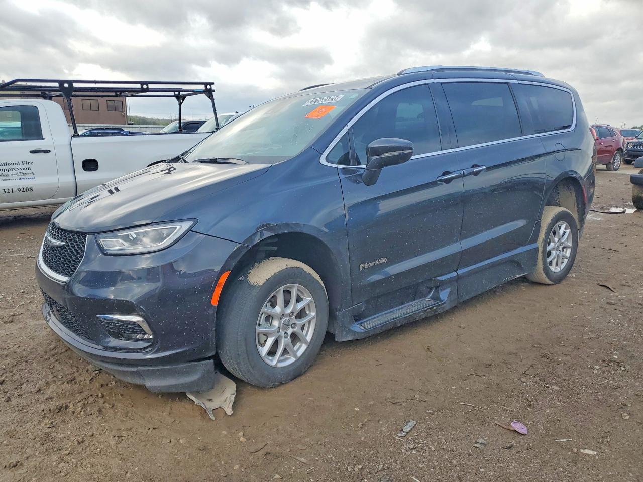 Salvage Chrysler Pacifica Image