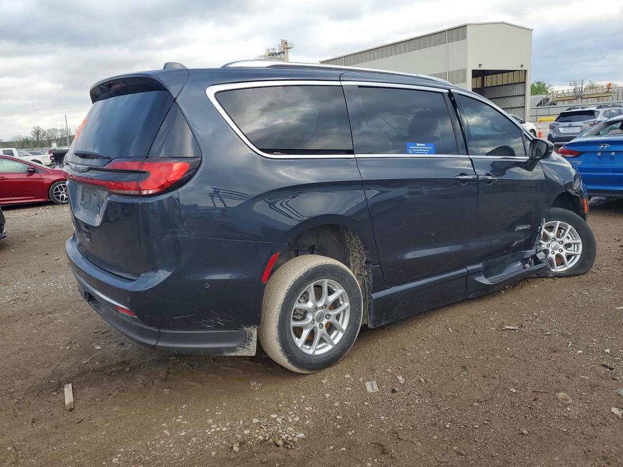 Chrysler Pacifica Touring L