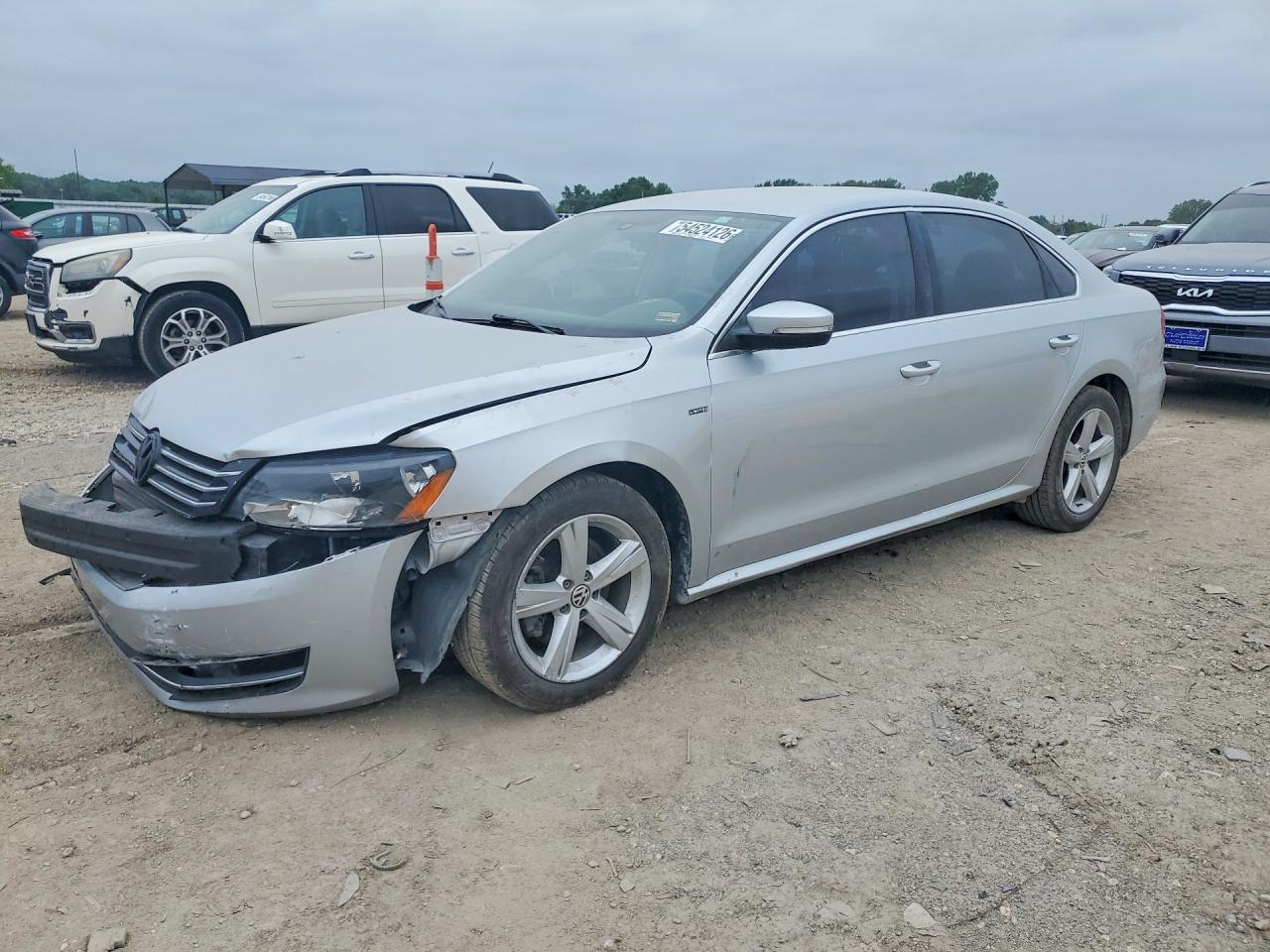Salvage Volkswagen Passat Image