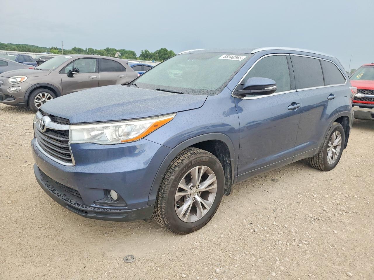 Salvage Toyota Highlander Image