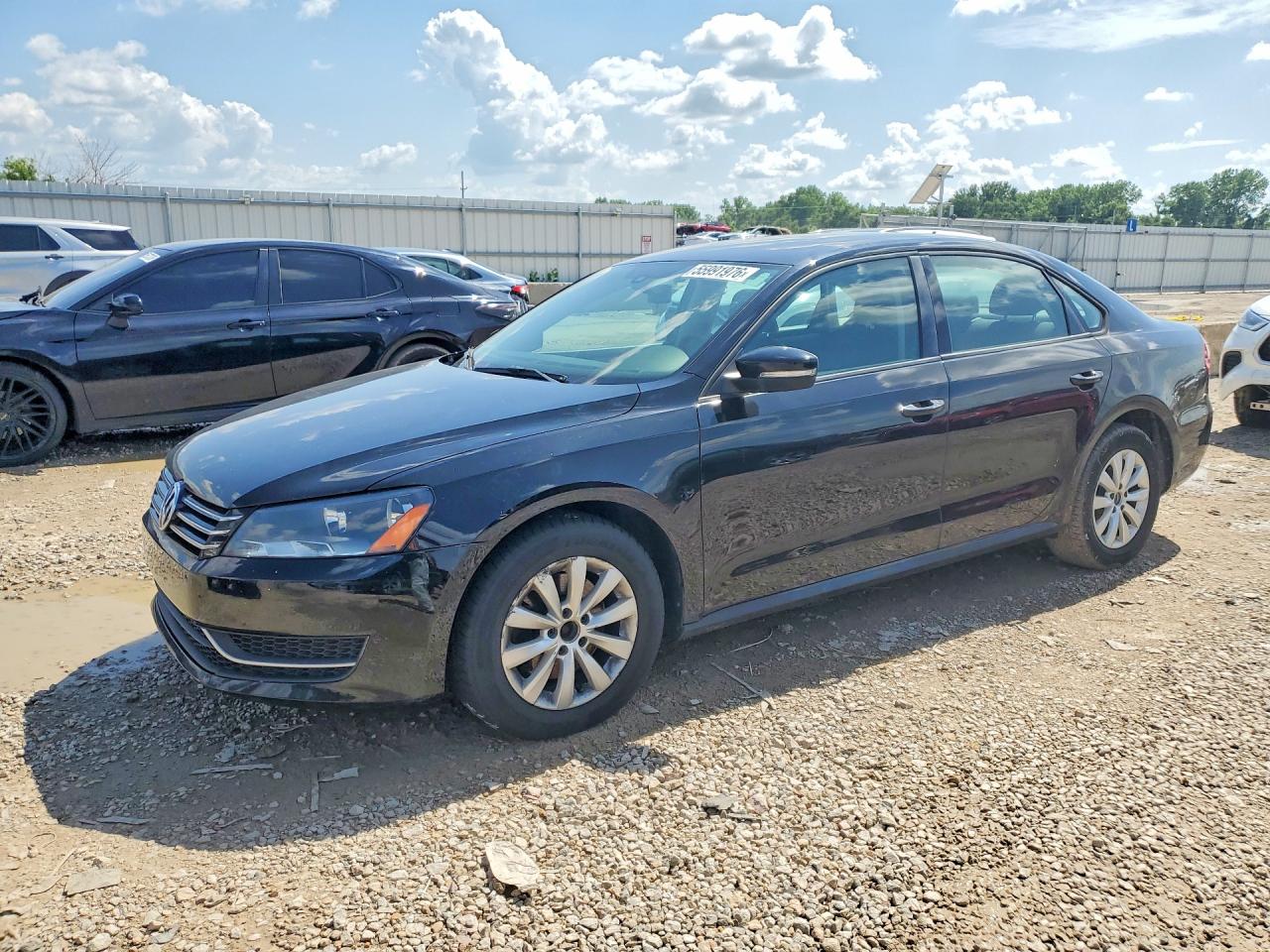 Salvage Volkswagen Passat Image