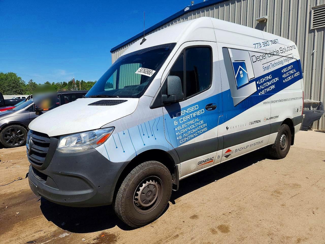 Salvage Mercedes-Benz Sprinter Image