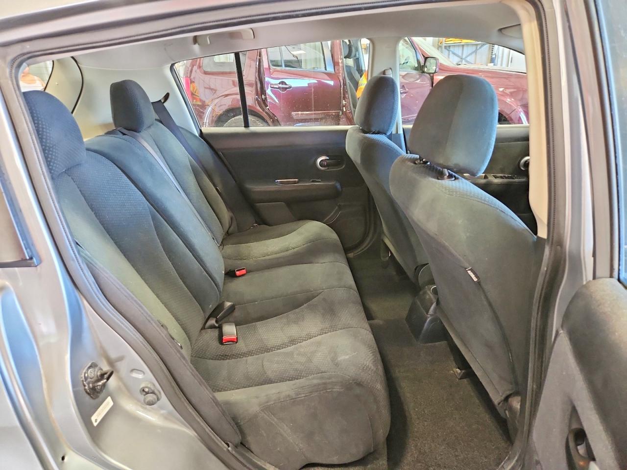 Nissan Versa 1.8 S