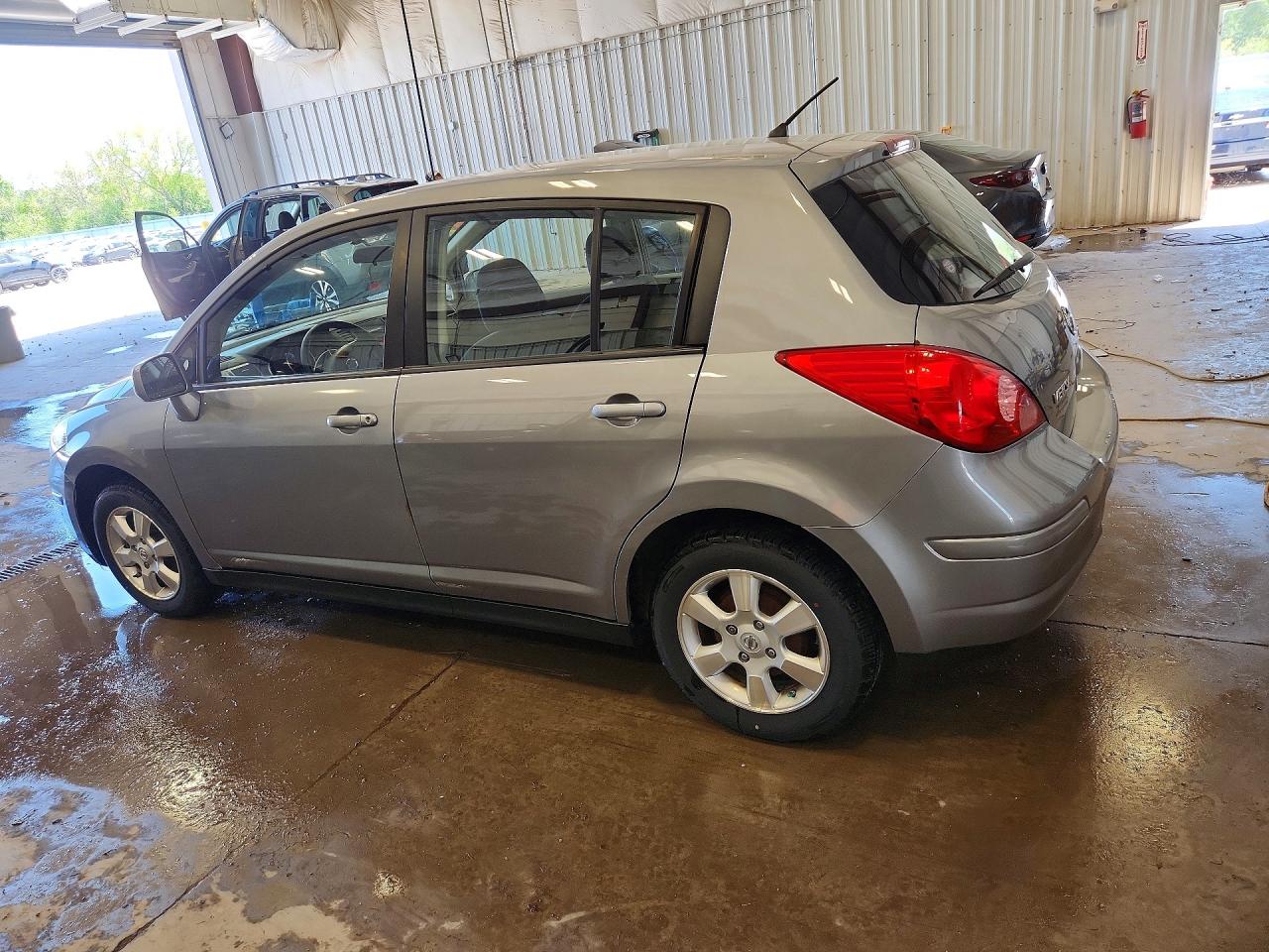 Nissan Versa 1.8 S