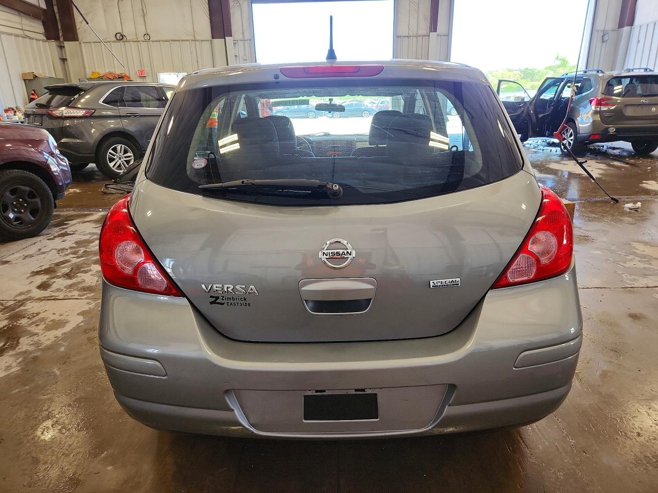 Nissan Versa 1.8 S