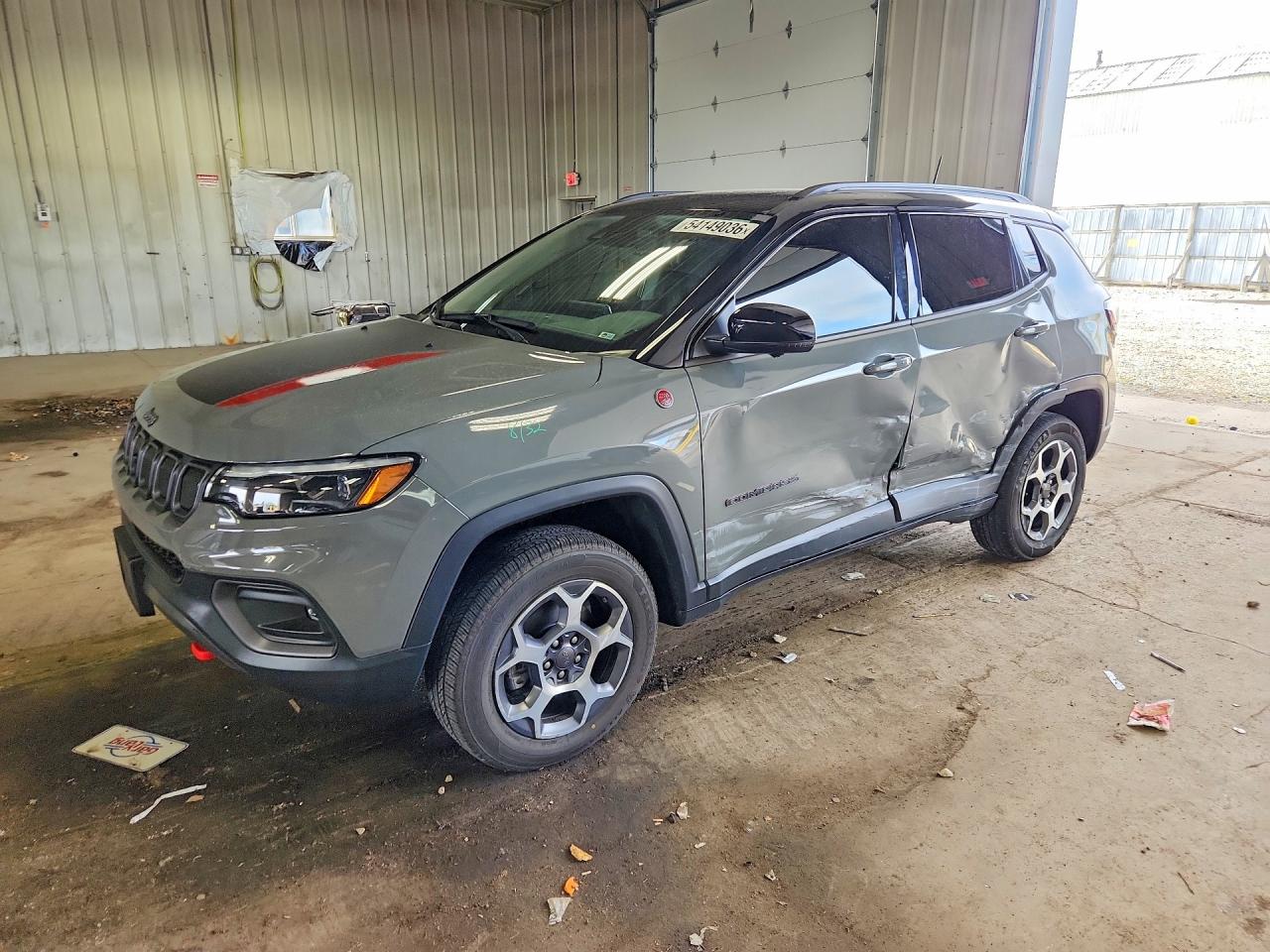 Salvage Jeep Compass Image