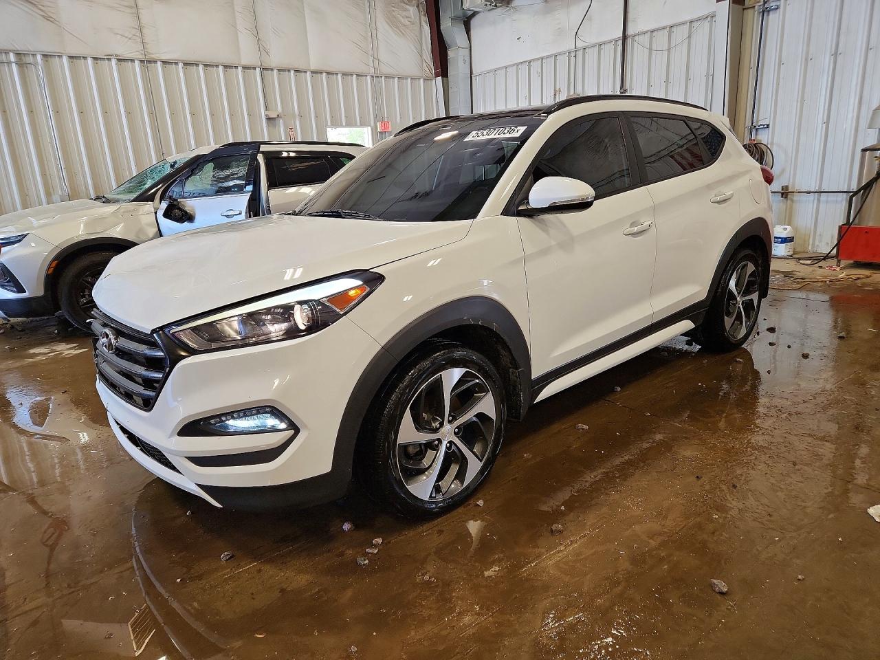 Salvage Hyundai TUCSON Image
