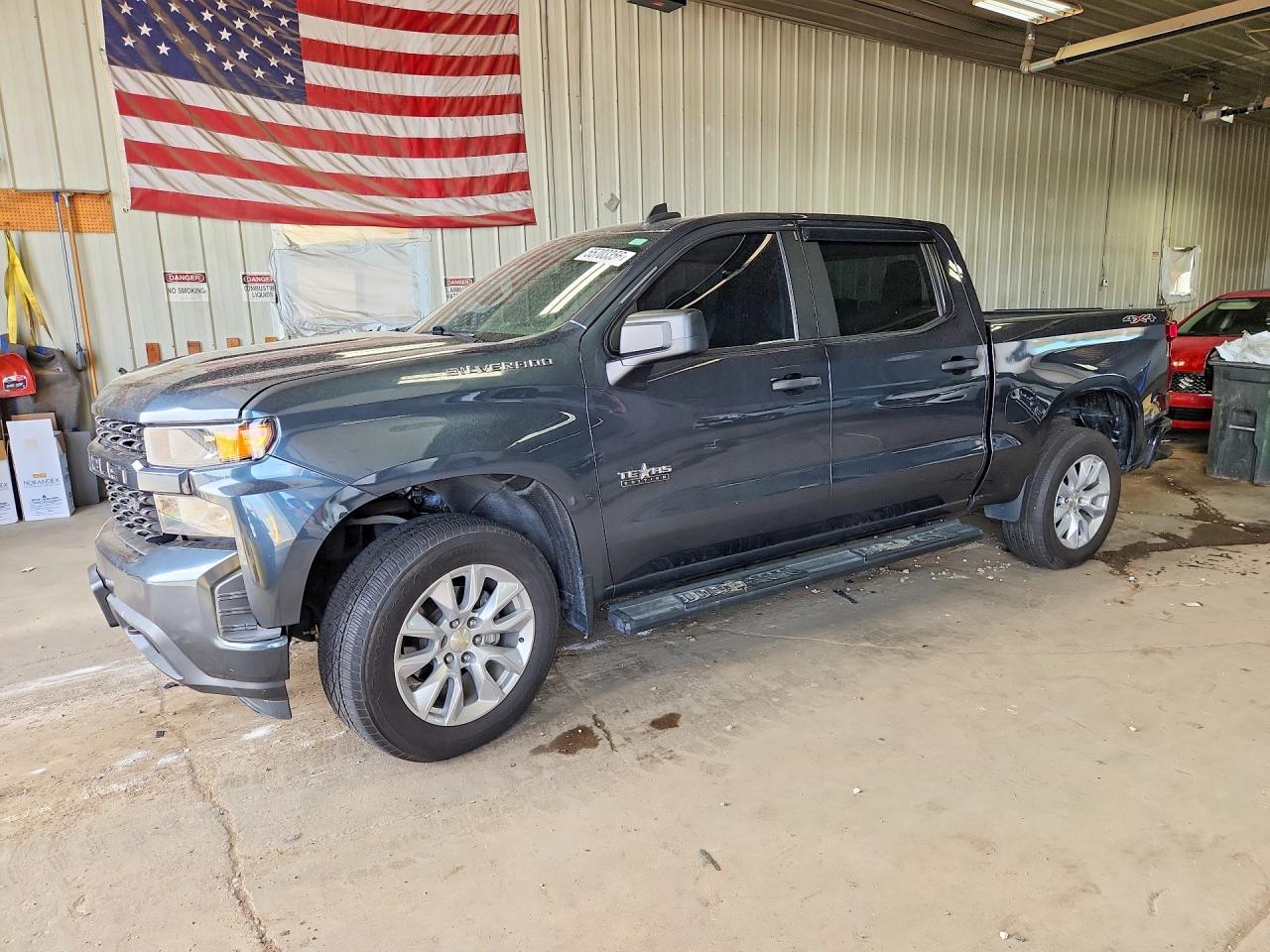 Salvage Chevrolet Silverado Image