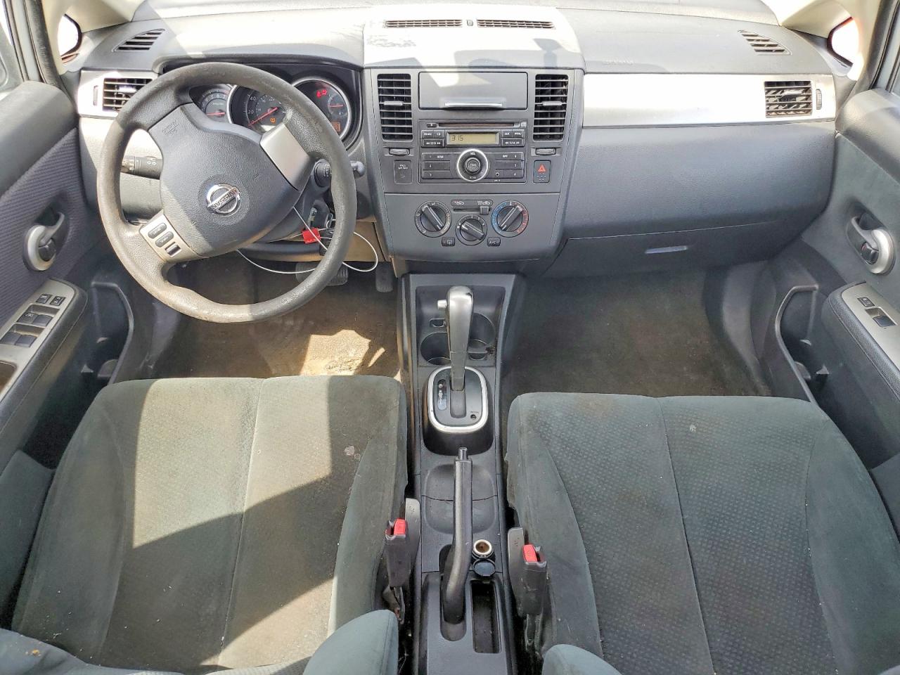 Nissan Versa 1.8 S