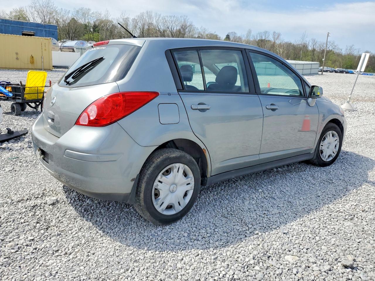 Nissan Versa 1.8 S