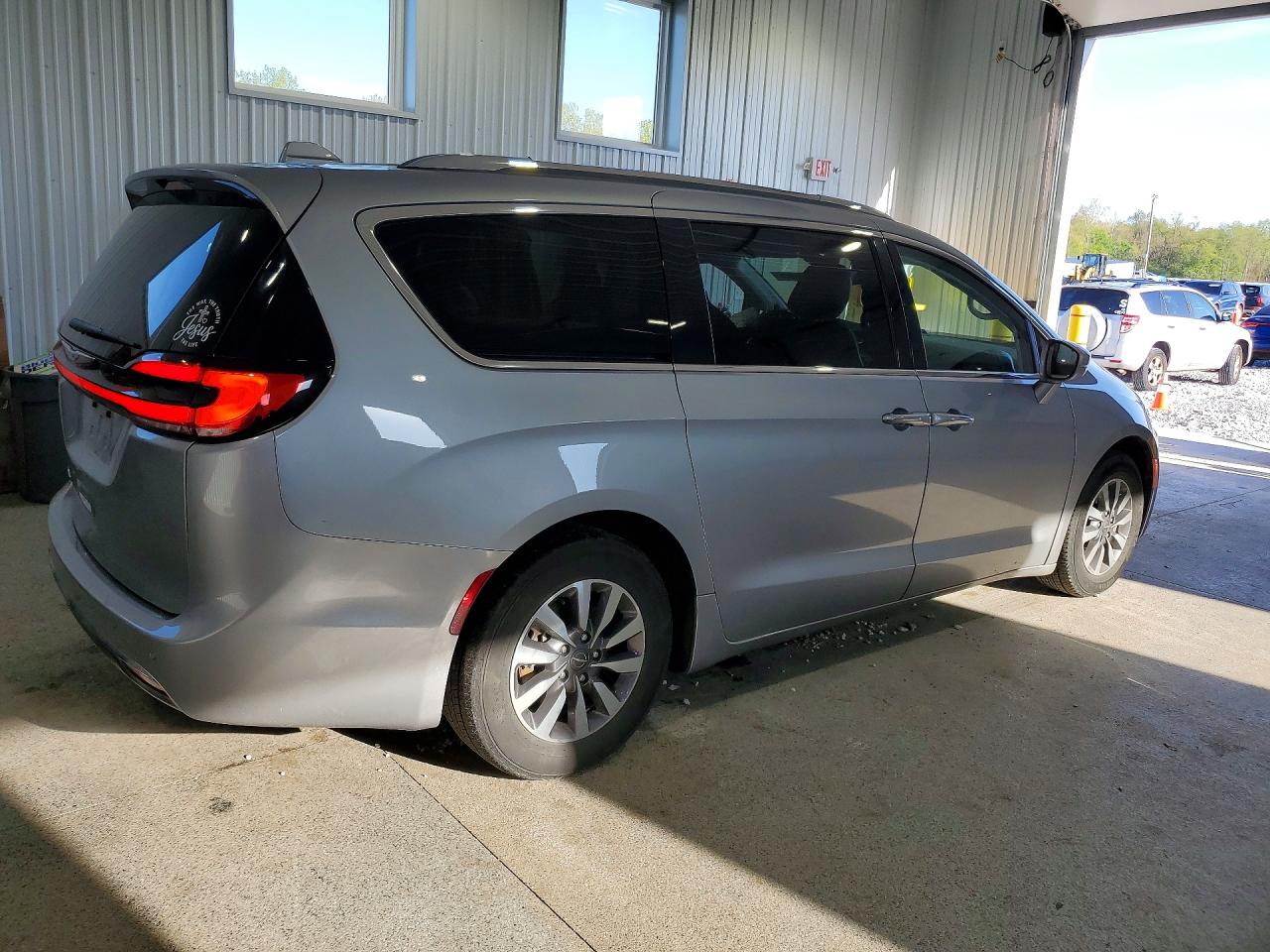 Chrysler Pacifica Touring L