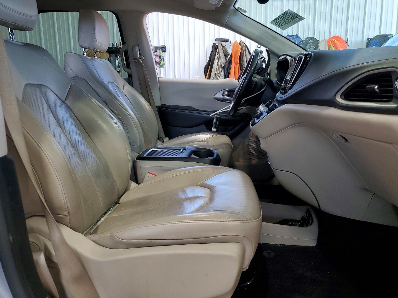 Chrysler Pacifica Touring L