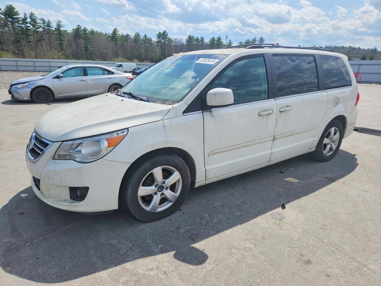 Salvage Volkswagen Routan Image