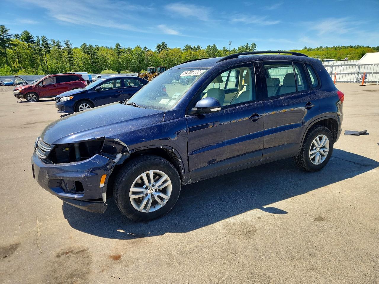 Salvage Volkswagen Tiguan Image