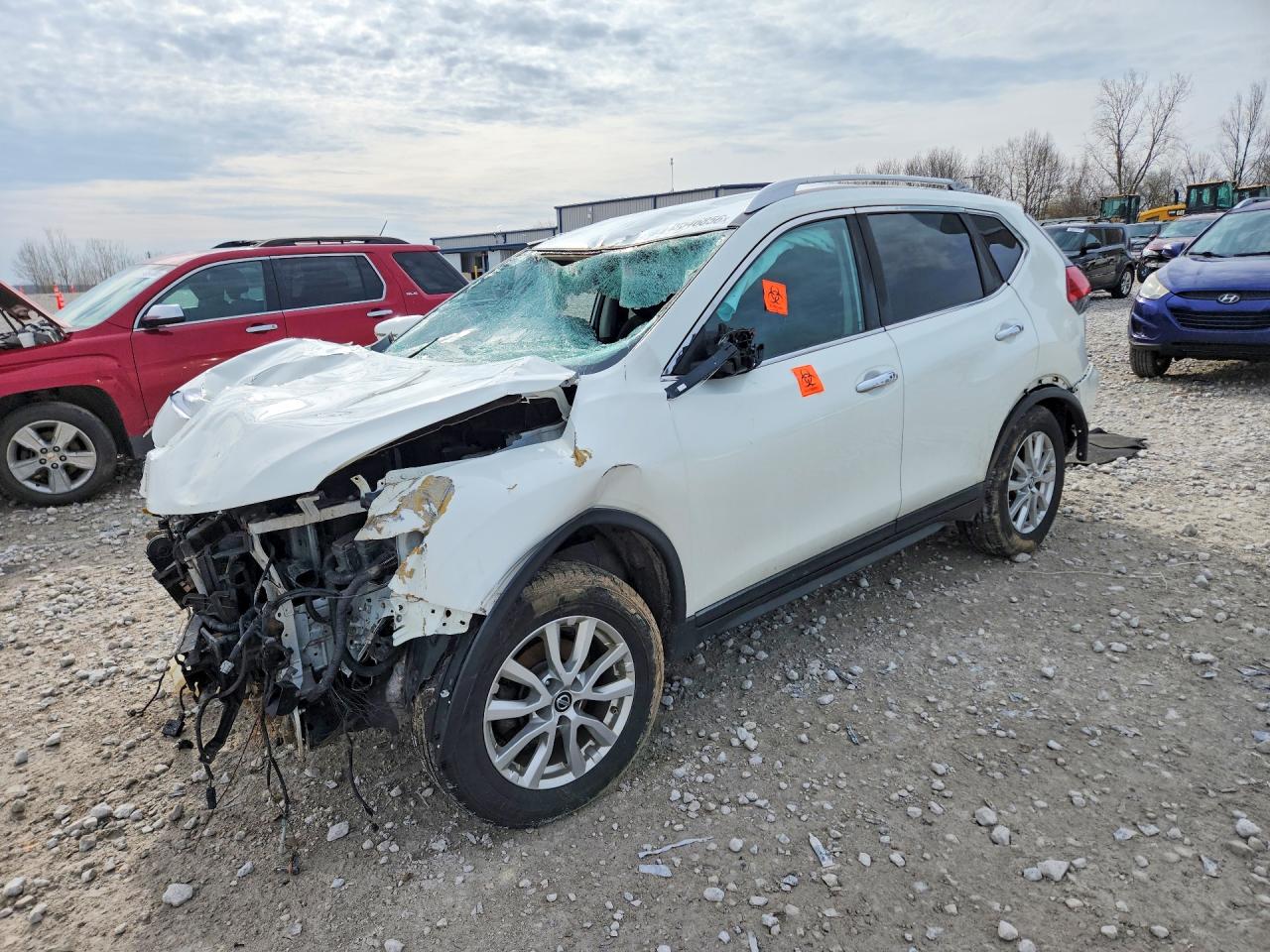 Salvage Nissan Rogue Image