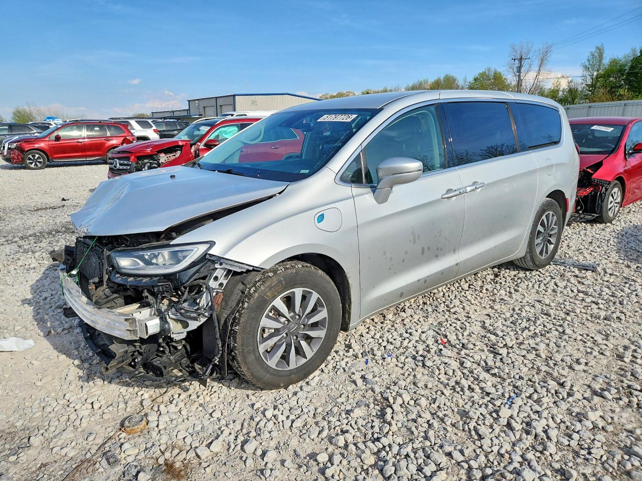 Salvage Chrysler Pacifica Image