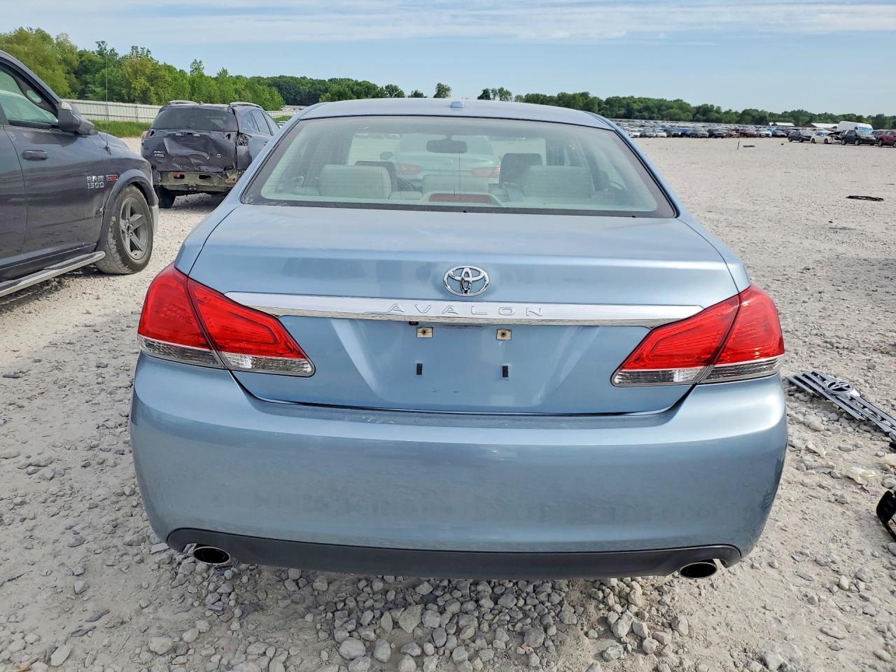 Toyota Avalon Base