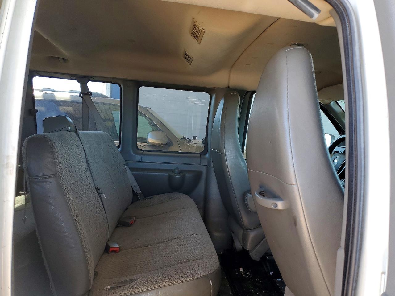 Chevrolet Express Lt