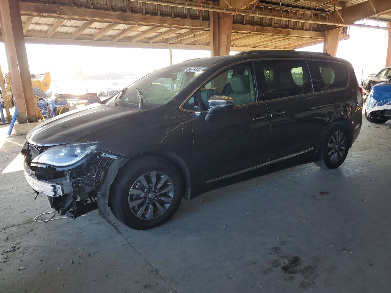 Salvage Chrysler Pacifica Image