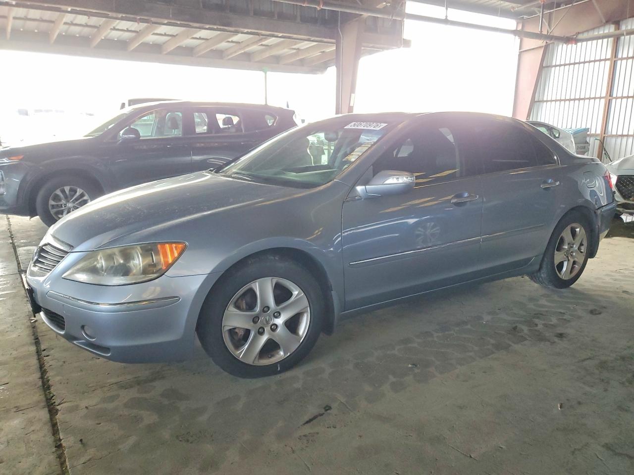 Salvage Acura RL Image