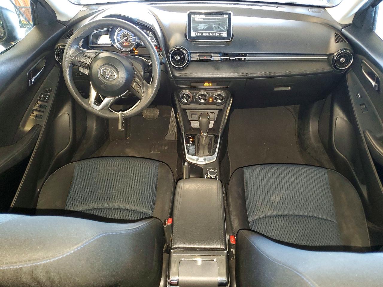 Toyota Yaris Base