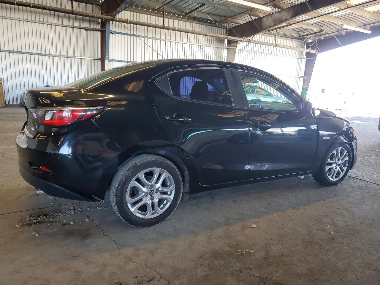 Toyota Yaris Base