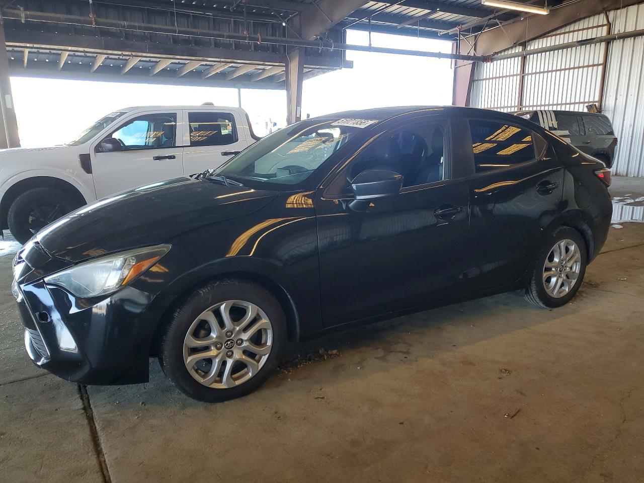 Salvage Toyota Yaris Image