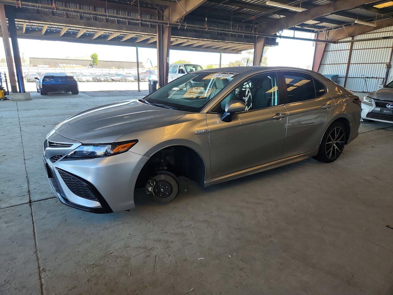 Salvage Toyota Camry Image
