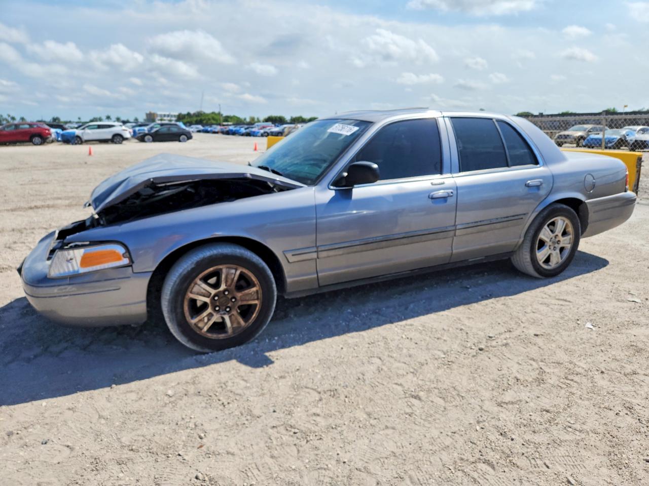 Salvage Ford Crown Vic Image