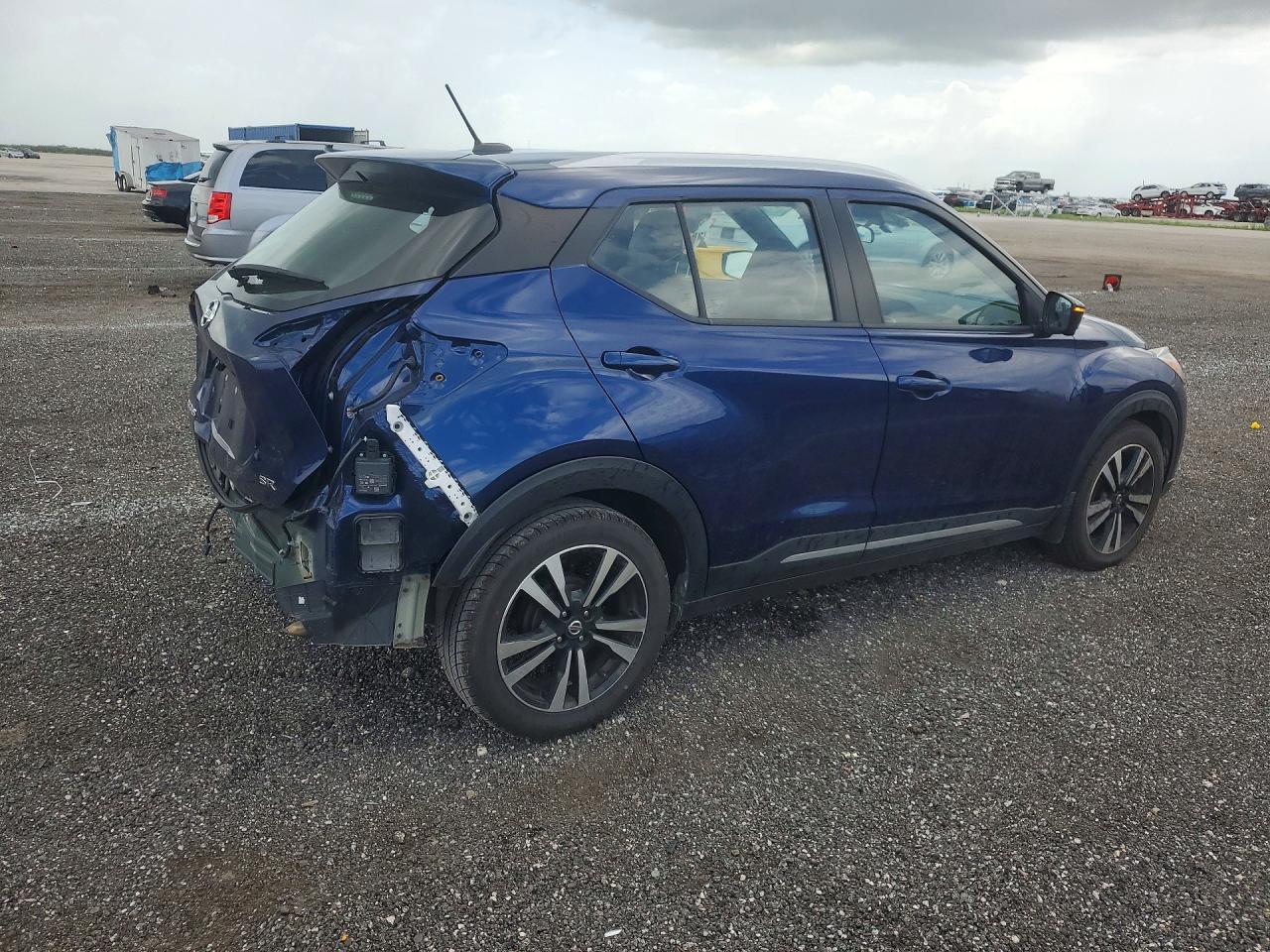 Nissan Kicks Sr