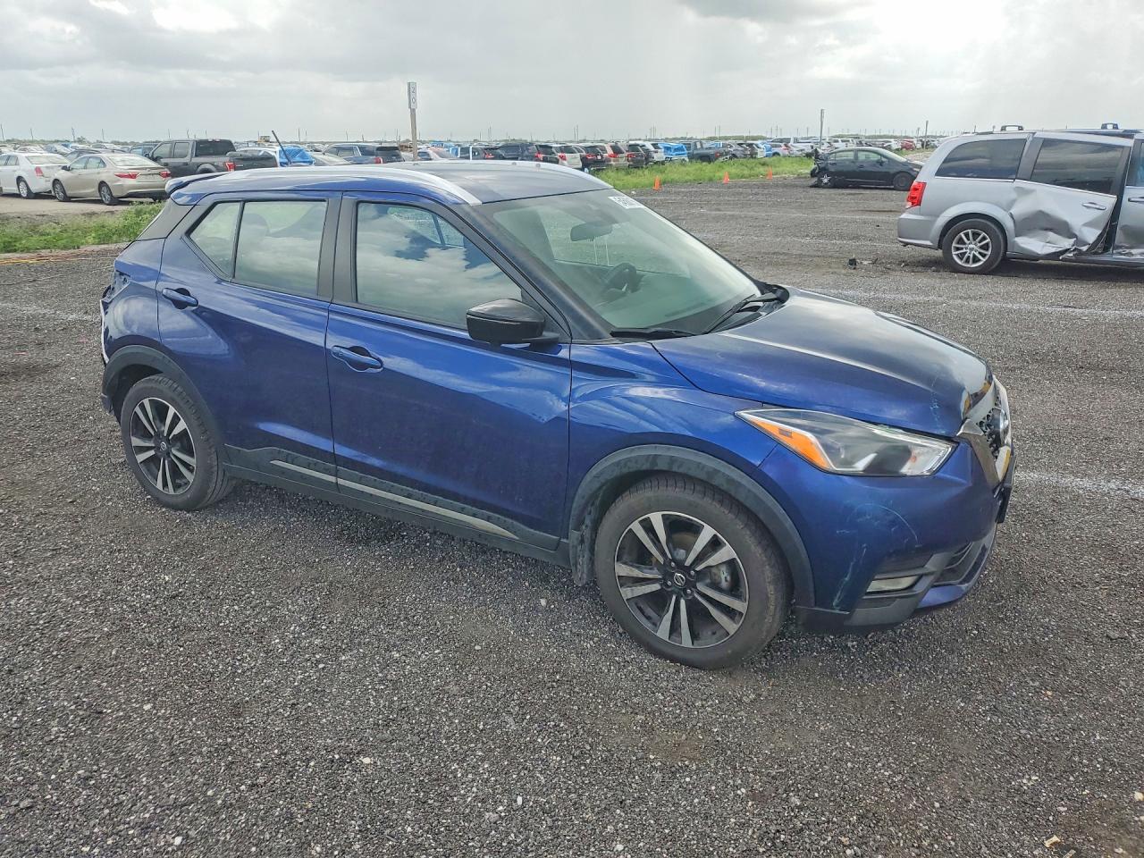 Nissan Kicks Sr