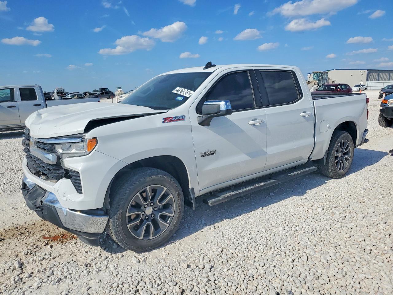 Salvage Chevrolet Silverado Image