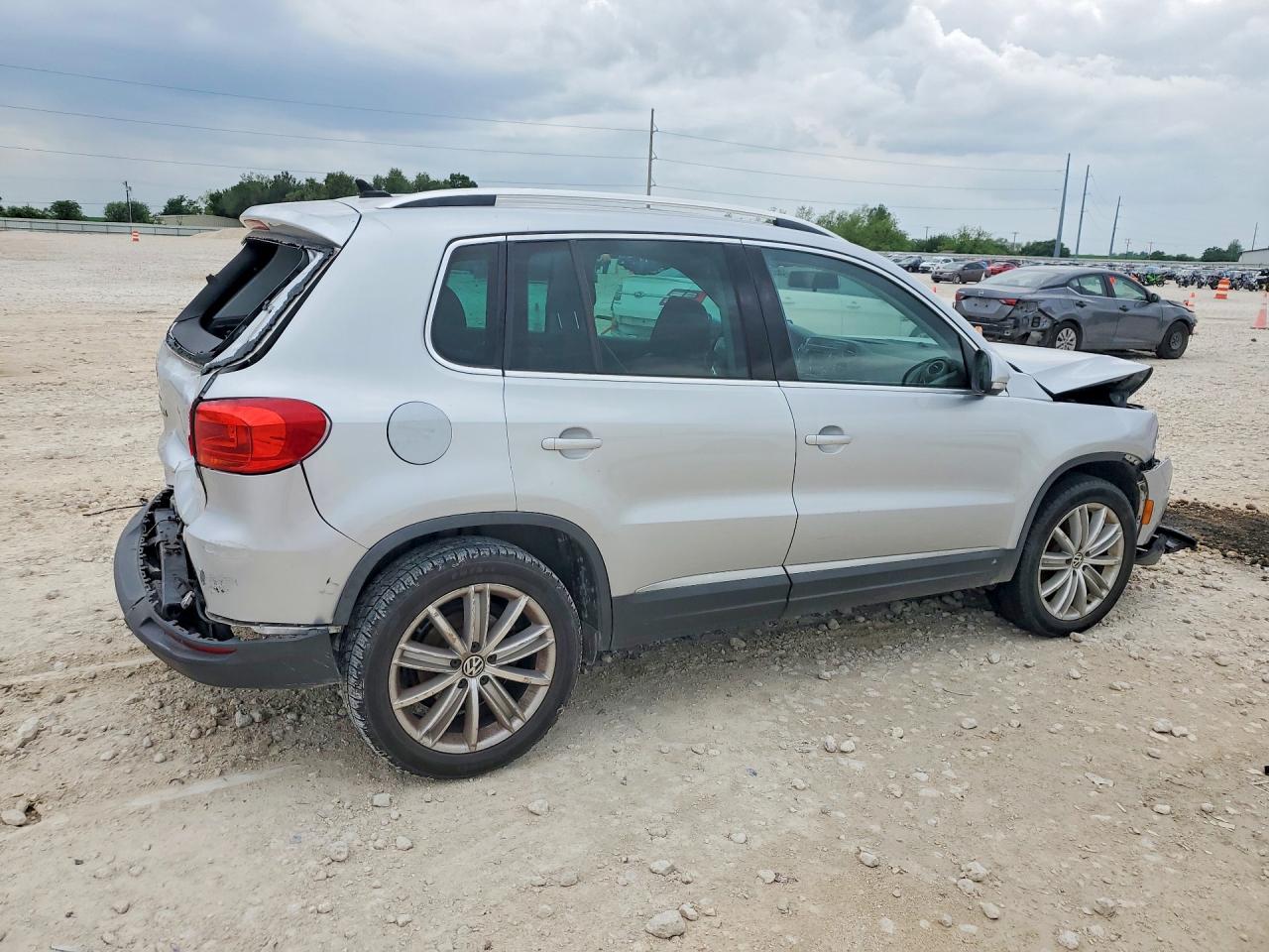 Volkswagen Tiguan S