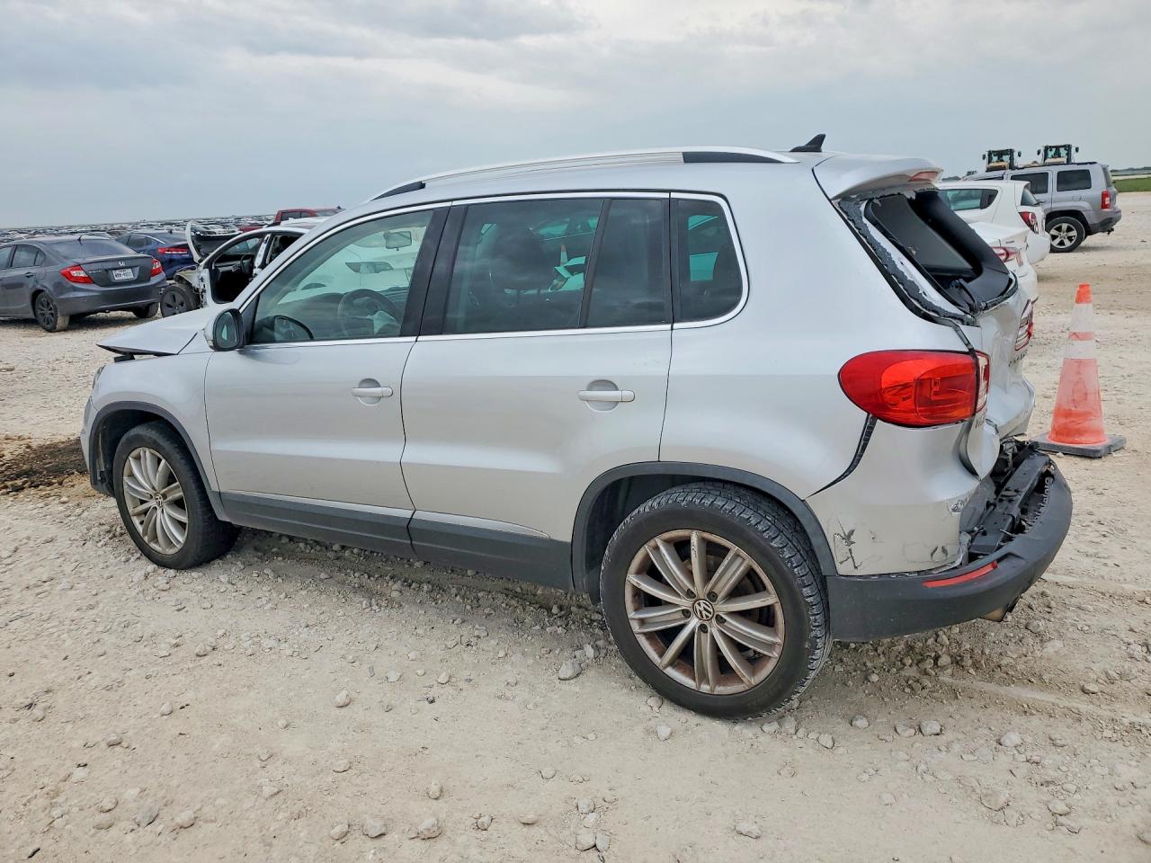 Volkswagen Tiguan S