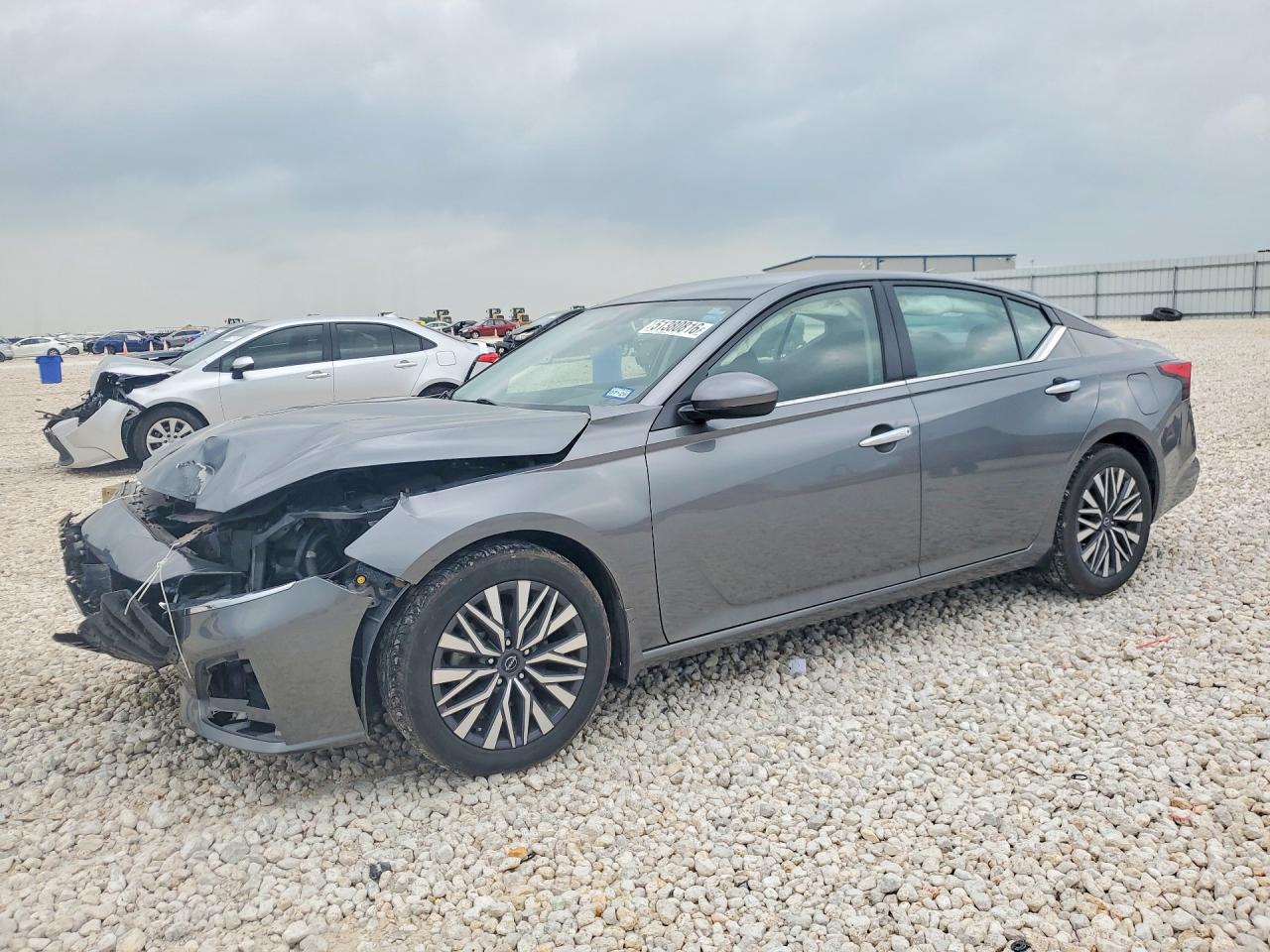 Salvage Nissan Altima Image