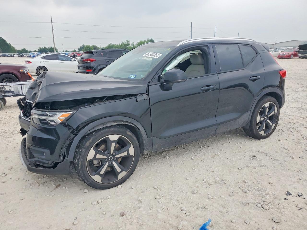 Salvage Volvo XC40 Image
