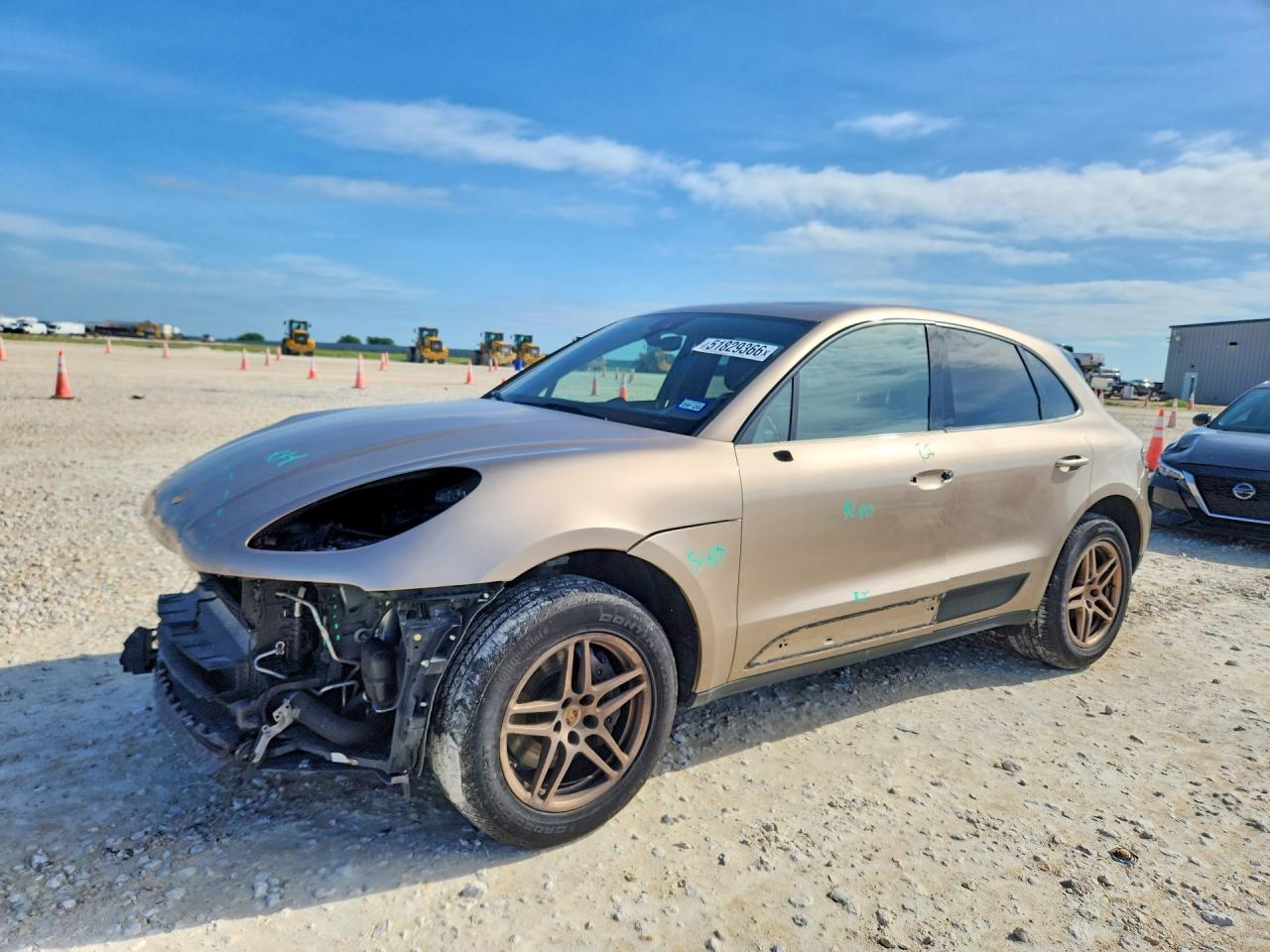 Salvage Porsche Macan Image