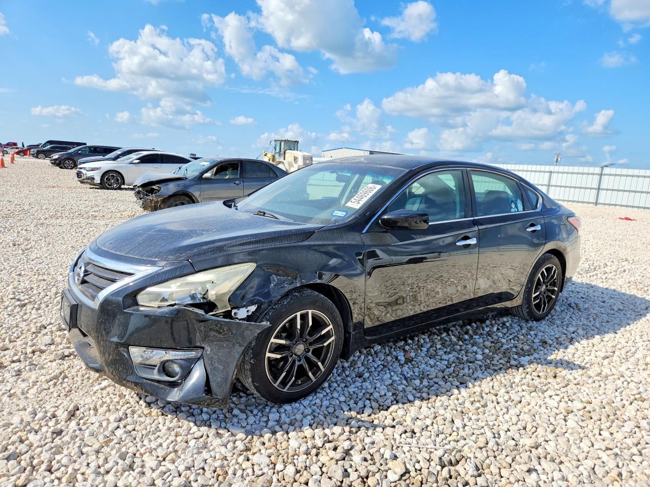 Salvage Nissan Altima Image