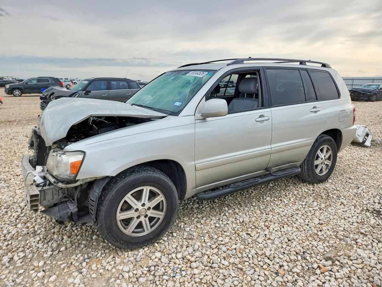 Salvage Toyota Highlander Image