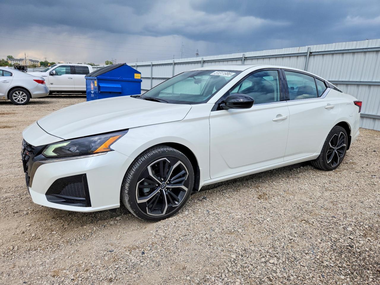 Salvage Nissan Altima Image