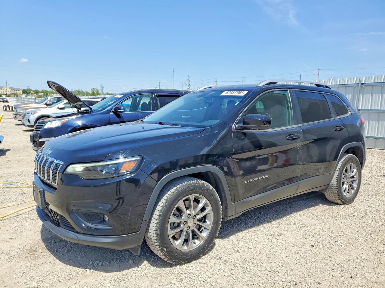 Salvage Jeep Cherokee Image