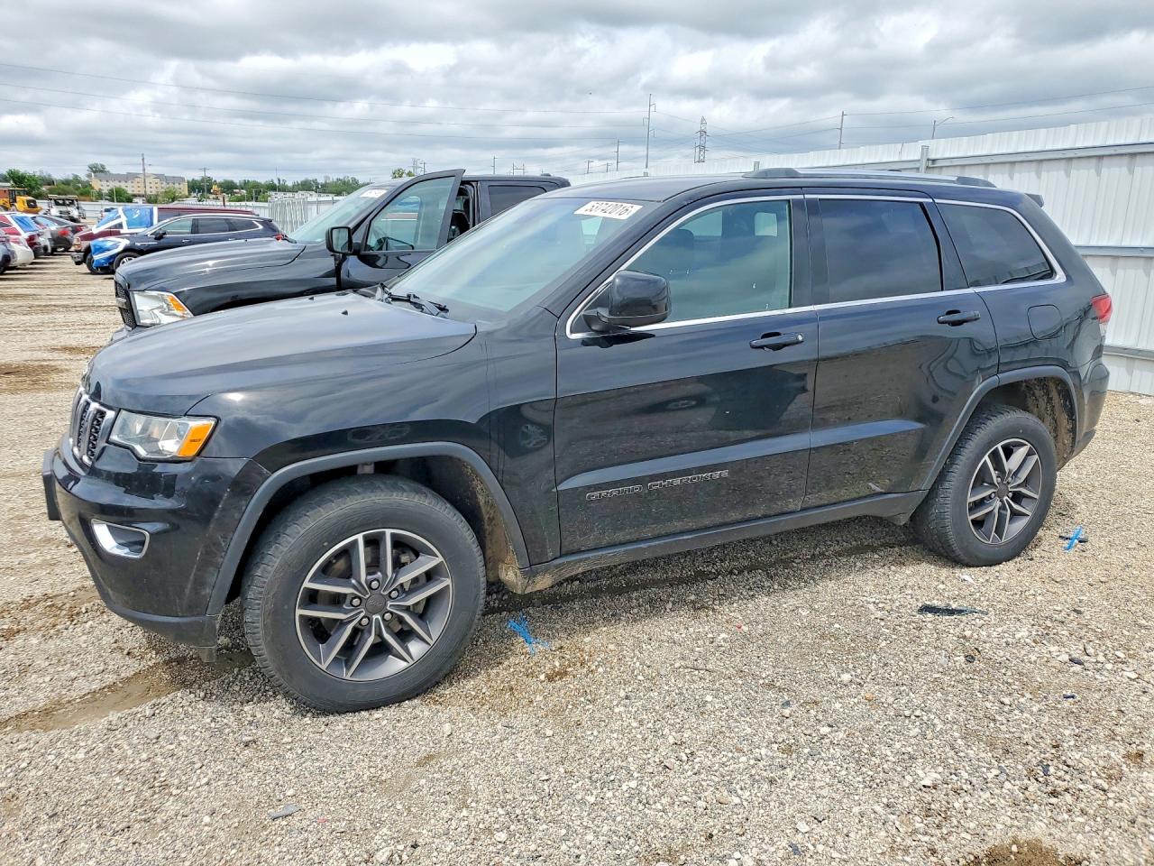 Salvage Jeep Cherokee Image